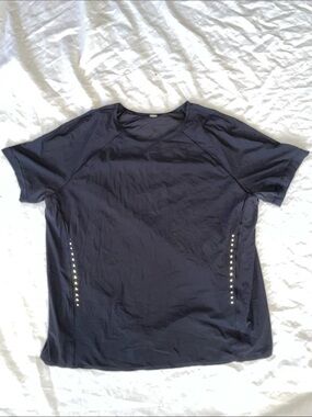 Lululemon split back tee